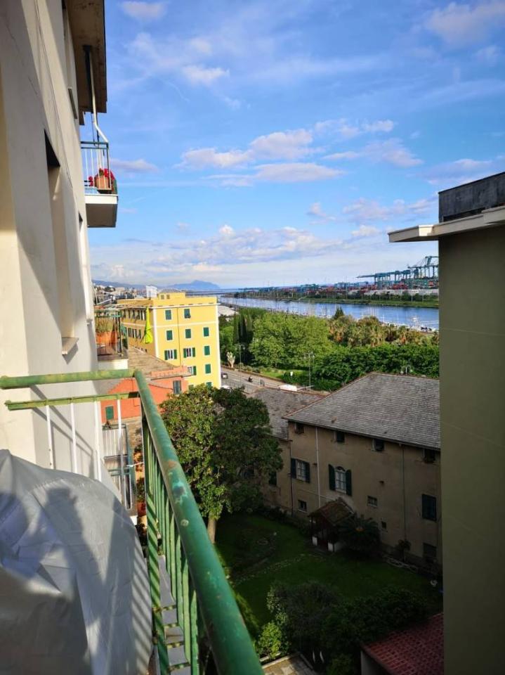 appartamento in vendita a Genova in zona Palmaro / Pra'