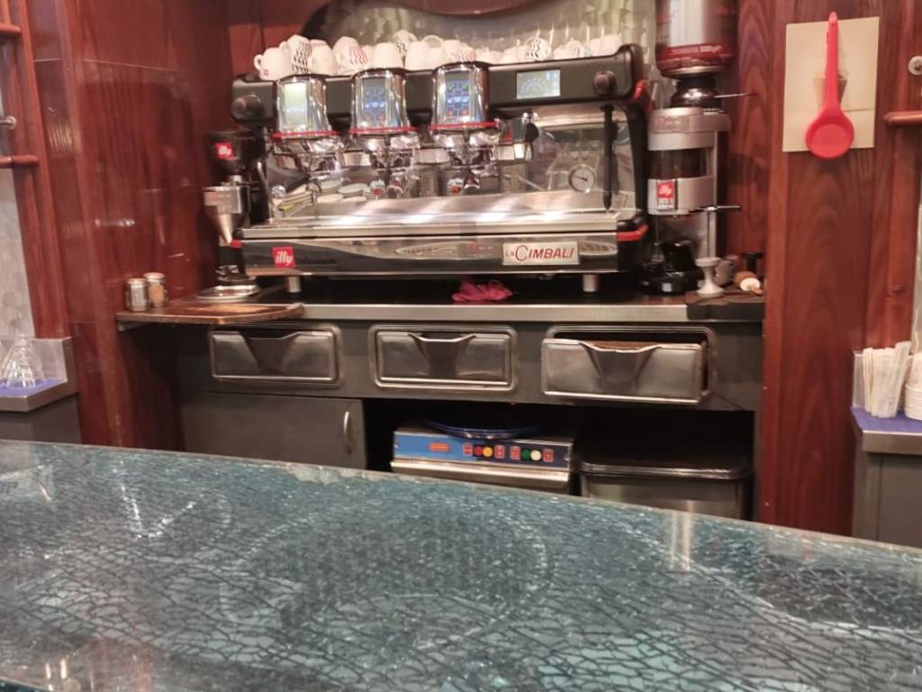 negozio in vendita a Genova in zona Sestri Ponente