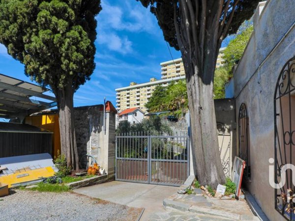 appartamento in vendita a Genova in zona Rivarolo