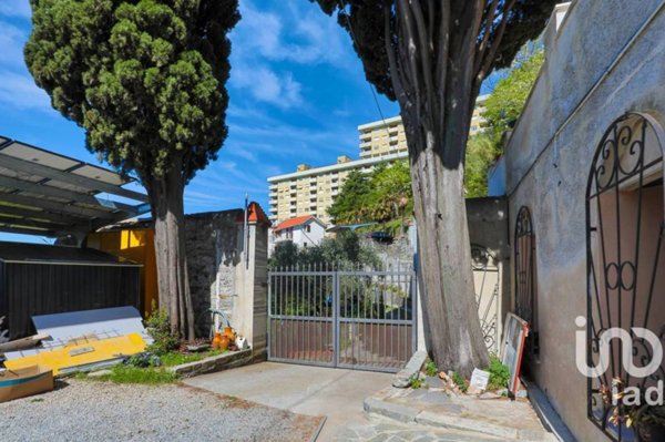 appartamento in vendita a Genova in zona Rivarolo