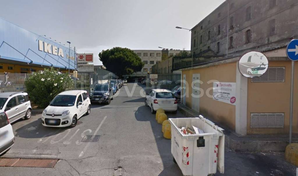 ufficio in vendita a Genova in zona Cornigliano