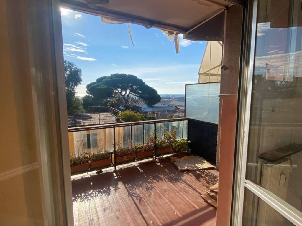 appartamento in vendita a Genova in zona Sestri Ponente