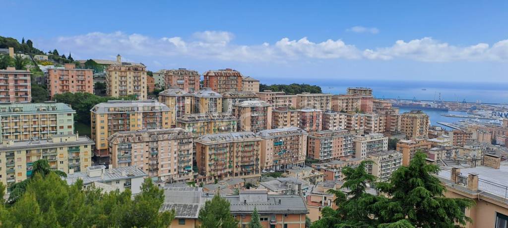 appartamento in vendita a Genova in zona Oregina