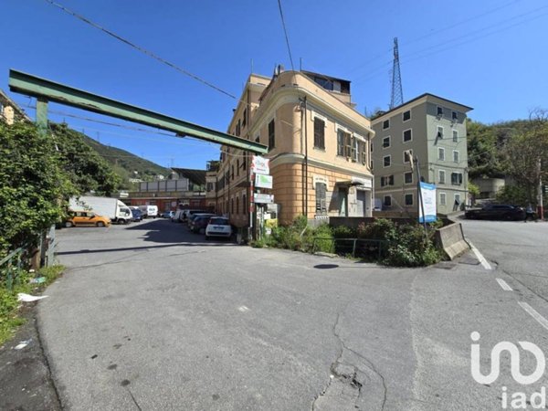 negozio in vendita a Genova in zona Sestri Ponente