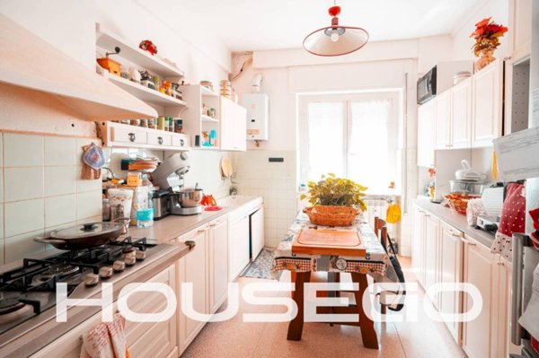 appartamento in vendita a Genova in zona Rivarolo