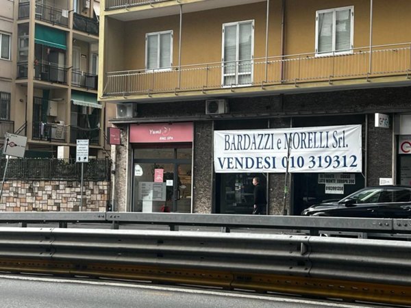 negozio in vendita a Genova in zona Sturla