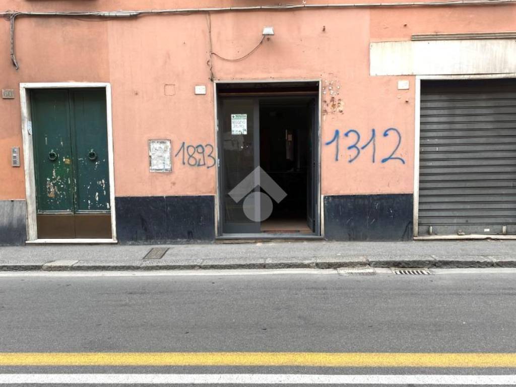 negozio in vendita a Genova in zona Marassi