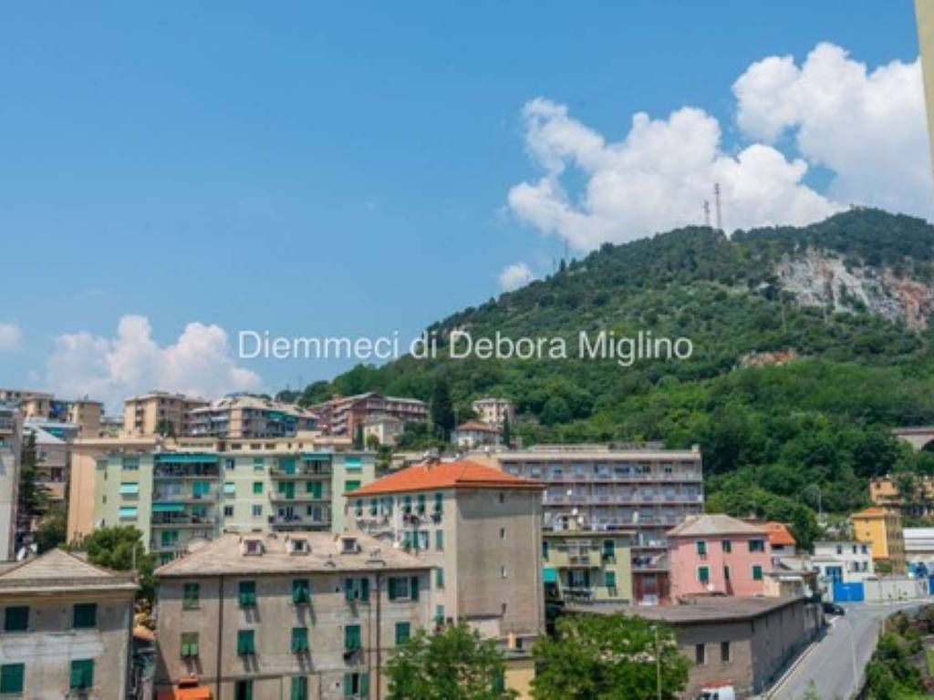 appartamento in vendita a Genova in zona Sestri Ponente