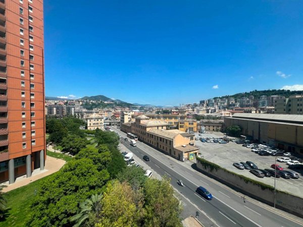 ufficio in vendita a Genova in zona Sampierdarena