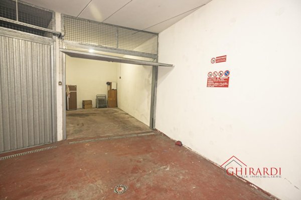 locale commerciale in vendita a Genova in zona Sestri Ponente