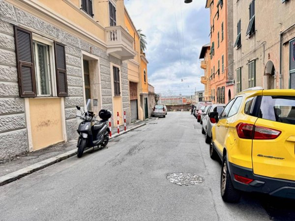 locale di sgombero in vendita a Genova in zona Multedo