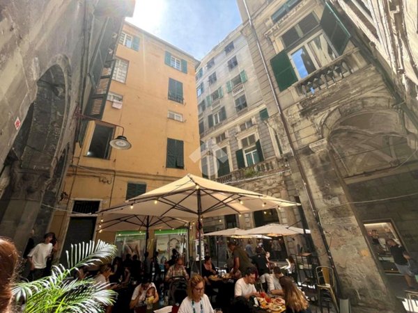 appartamento in vendita a Genova in zona Sottoripa / Maddalena / Molo