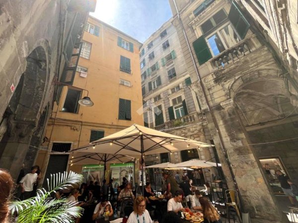 appartamento in vendita a Genova in zona Sottoripa / Maddalena / Molo