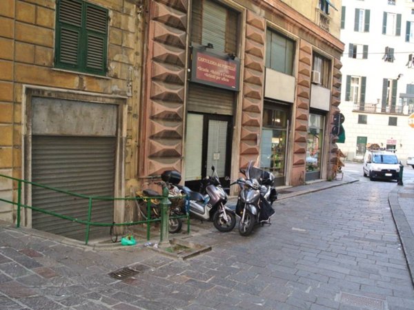 locale commerciale in vendita a Genova