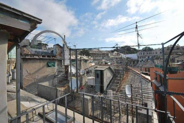 appartamento in vendita a Genova in zona Sottoripa / Maddalena / Molo