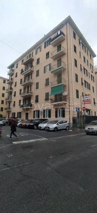 appartamento in vendita a Genova in zona Sestri Ponente