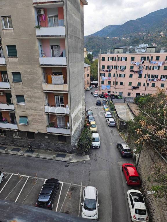 appartamento in vendita a Genova in zona Bolzaneto