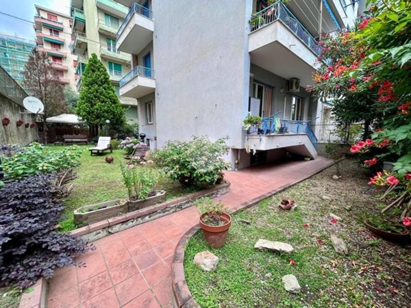 appartamento in vendita a Genova in zona Sestri Ponente