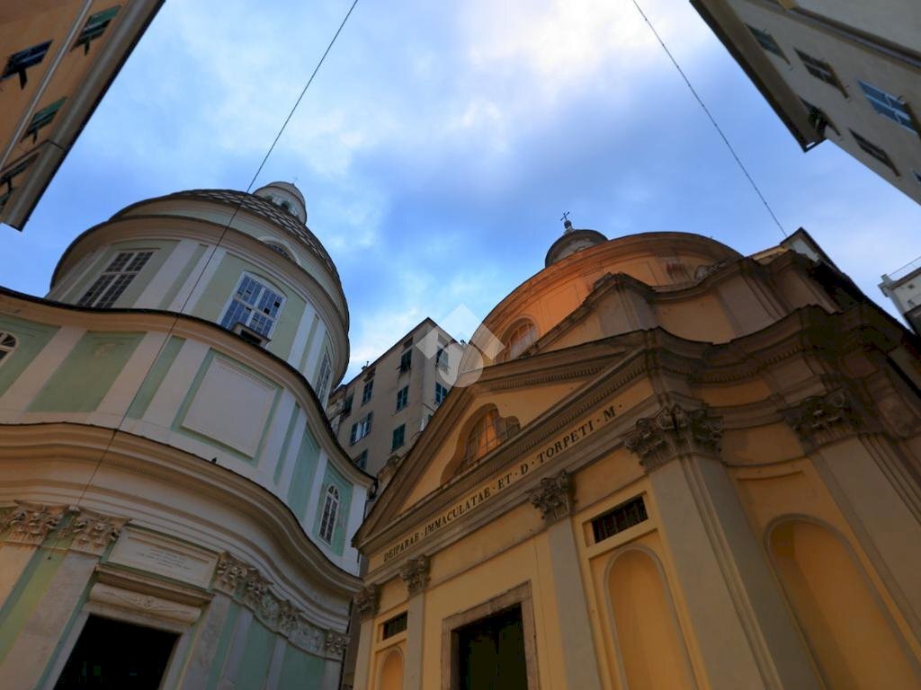 appartamento in vendita a Genova in zona Sottoripa / Maddalena / Molo