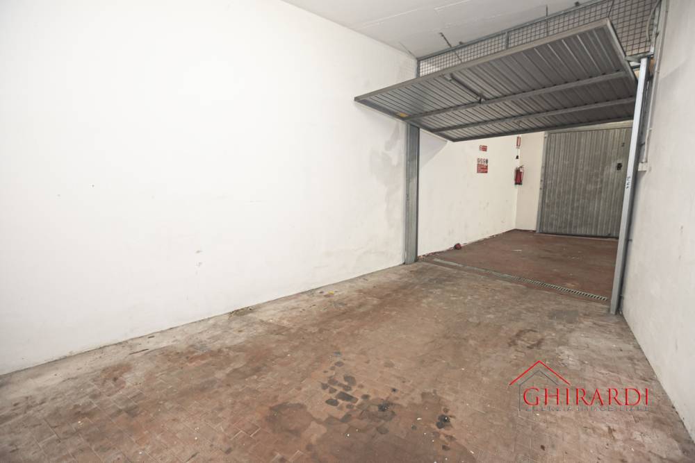 locale di sgombero in vendita a Genova in zona Sestri Ponente
