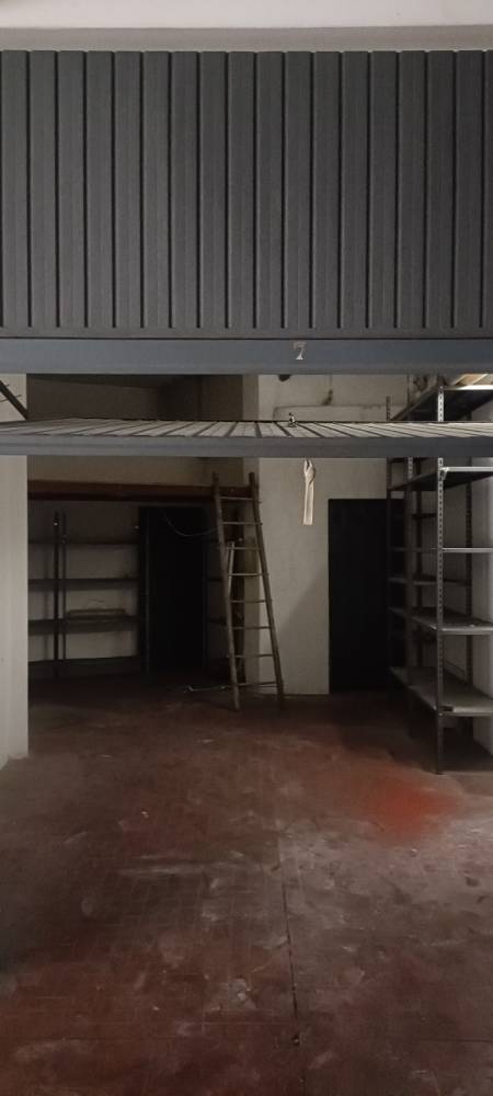 locale di sgombero in vendita a Genova in zona Apparizione