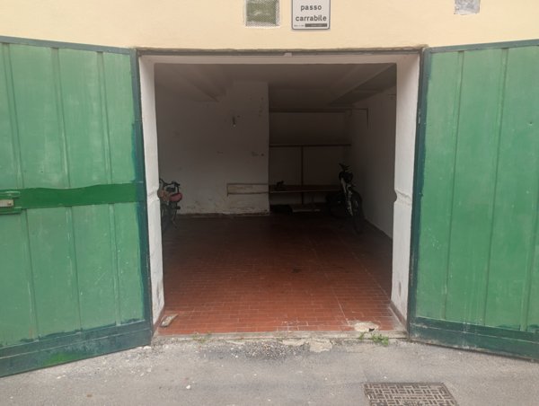 locale di sgombero in vendita a Genova in zona Pontedecimo