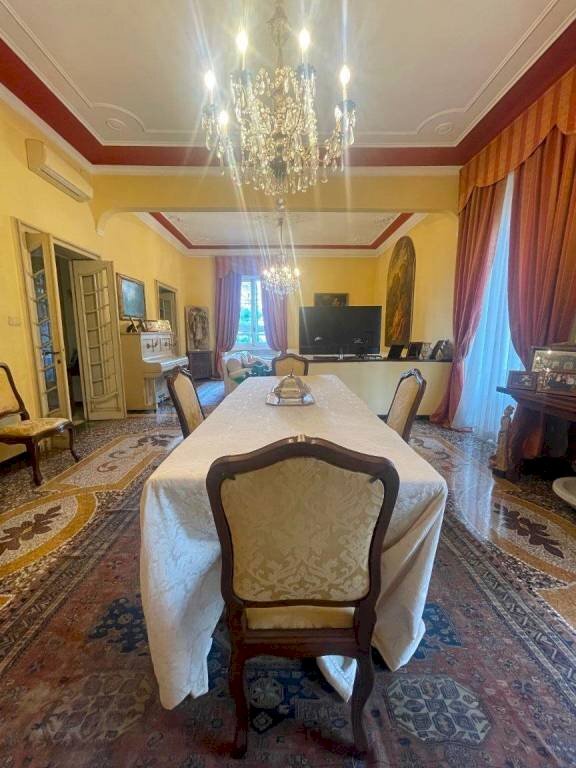 appartamento in vendita a Genova in zona Castelletto