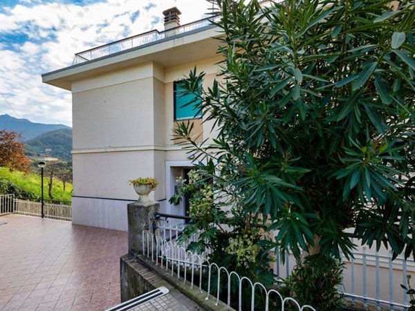 appartamento in vendita a Genova in zona Rivarolo