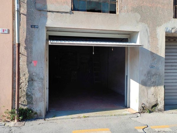 locale di sgombero in vendita a Genova in zona Pontedecimo