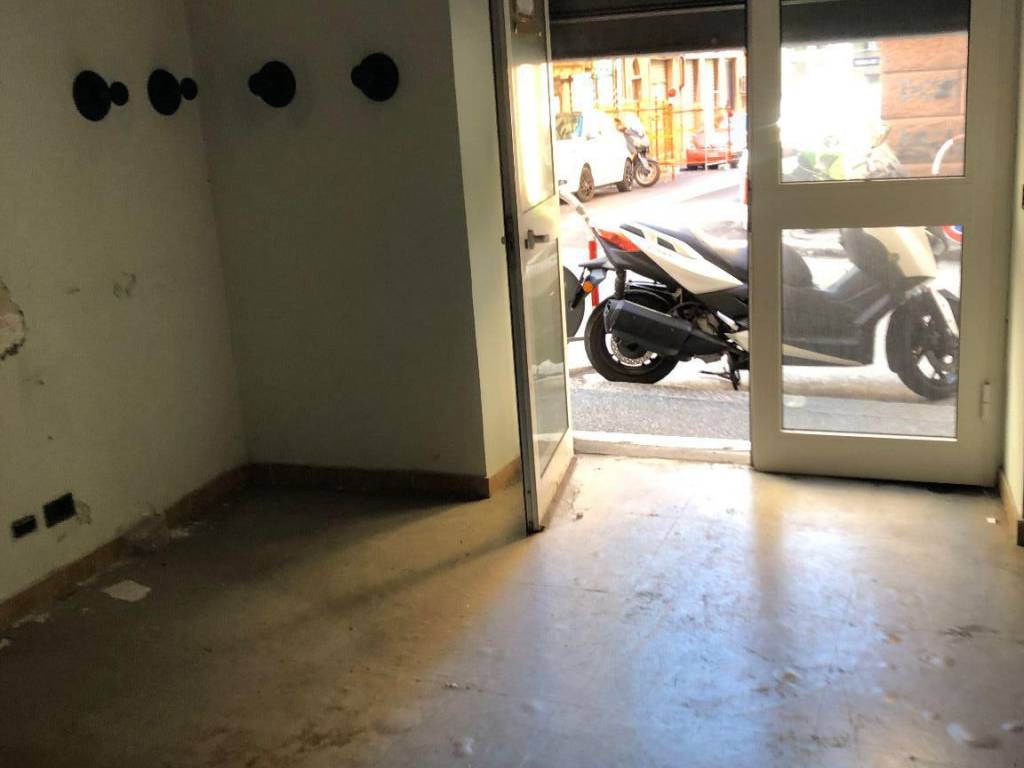 negozio in vendita a Genova in zona Sampierdarena