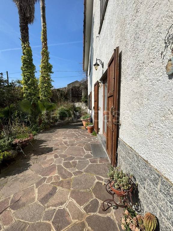 casa indipendente in vendita a Genova in zona Bolzaneto