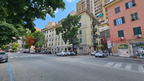 negozio in vendita a Genova in zona Staglieno