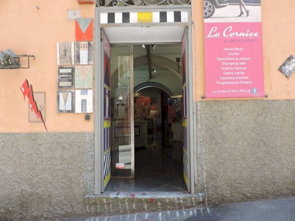 locale commerciale in vendita a Genova in zona Sampierdarena