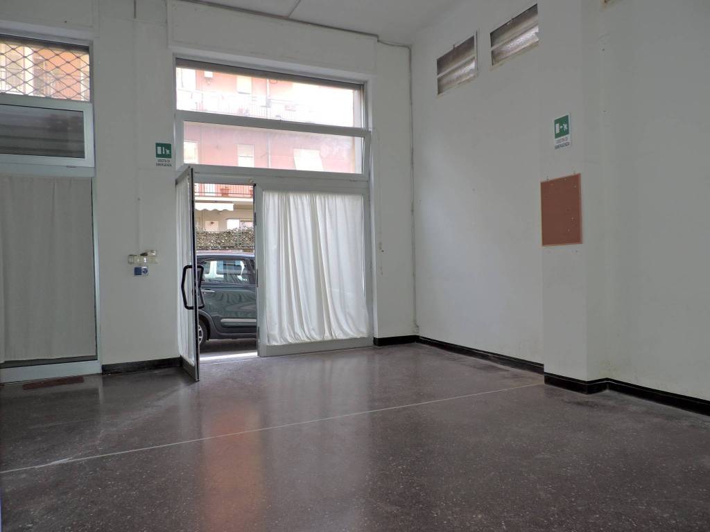 negozio in vendita a Genova in zona Sturla