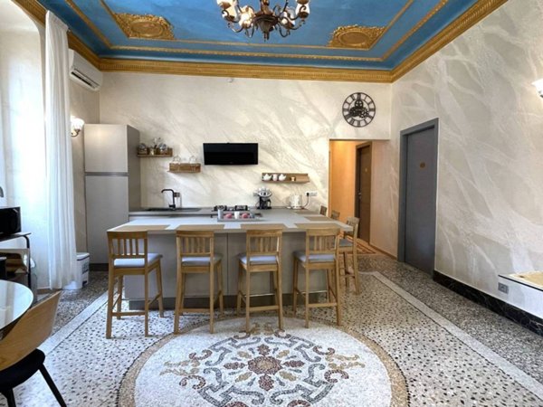 appartamento in vendita a Genova in zona Sottoripa / Maddalena / Molo