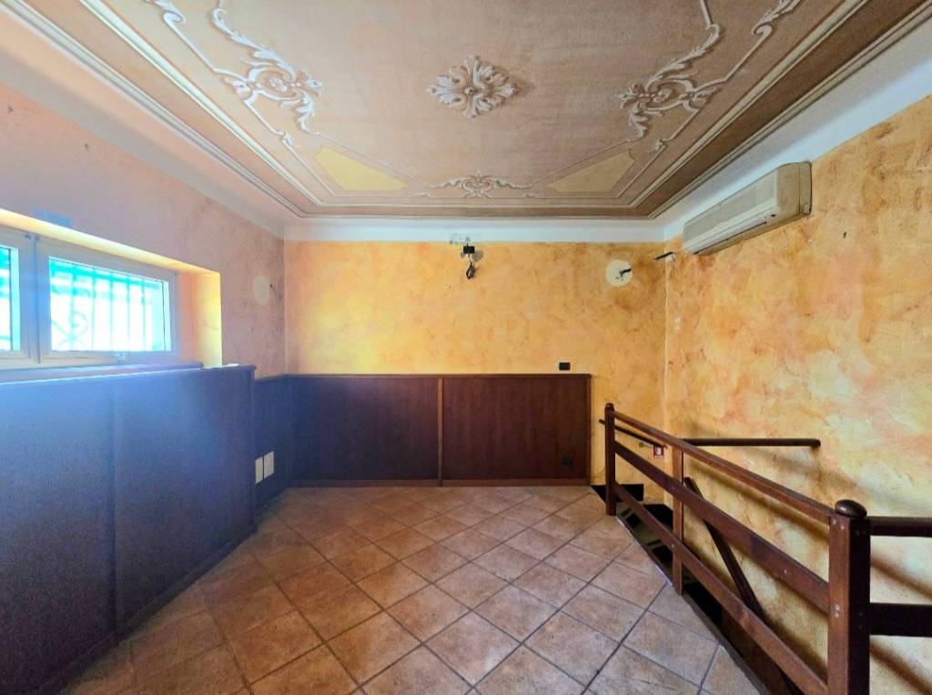 negozio in vendita a Genova in zona Sestri Ponente