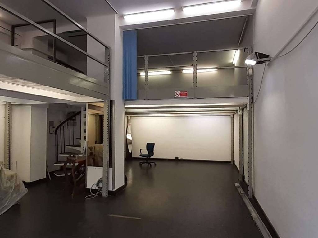 negozio in vendita a Genova in zona Foce