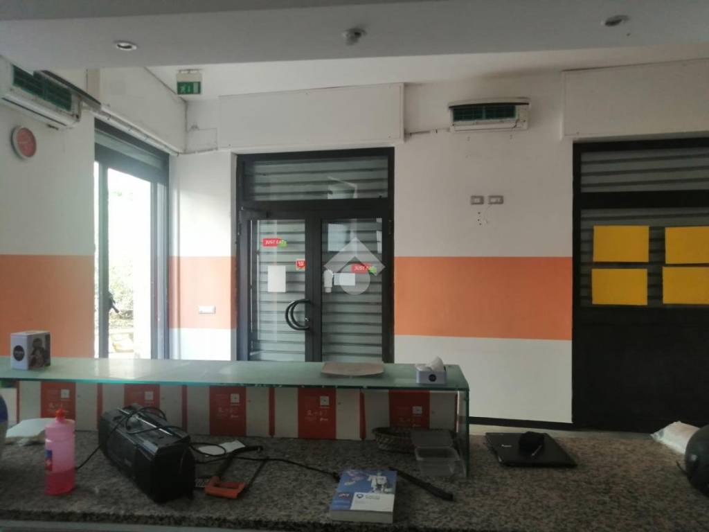 negozio in vendita a Genova in zona Sturla