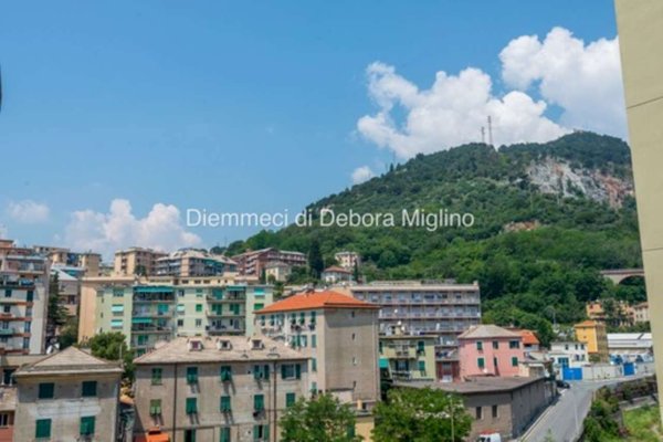 appartamento in vendita a Genova in zona Sestri Ponente