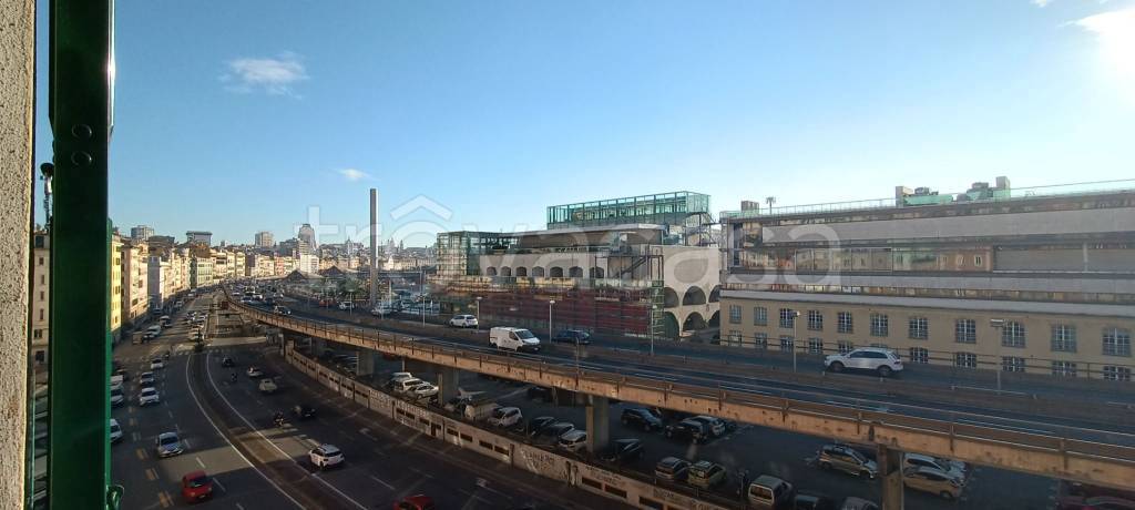 appartamento in vendita a Genova in zona Sottoripa / Maddalena / Molo