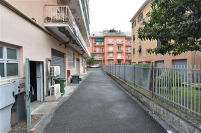 locale di sgombero in vendita a Genova in zona Molassana