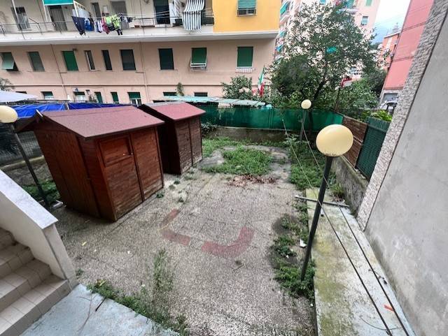 appartamento in vendita a Genova in zona Palmaro / Pra'