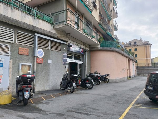 negozio in vendita a Genova in zona Sestri Ponente