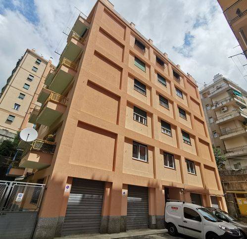 appartamento in vendita a Genova in zona Sestri Ponente