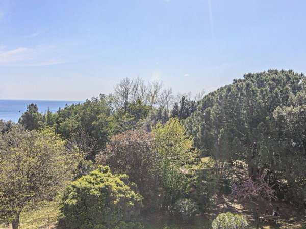 appartamento in vendita a Genova in zona Pegli