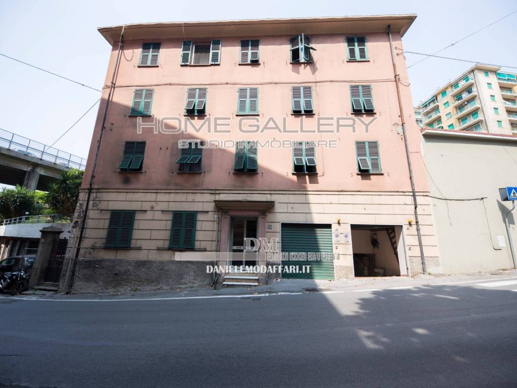 locale di sgombero in vendita a Genova in zona Sampierdarena