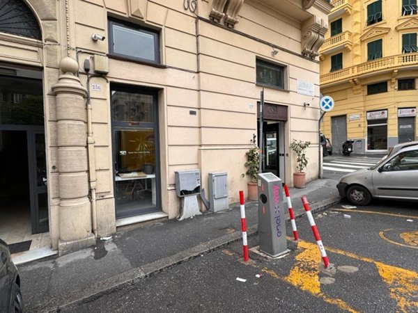 negozio in vendita a Genova in zona Marassi