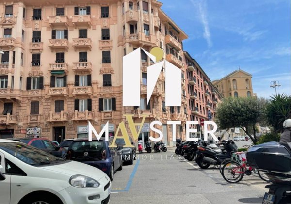 appartamento in vendita a Genova in zona Foce