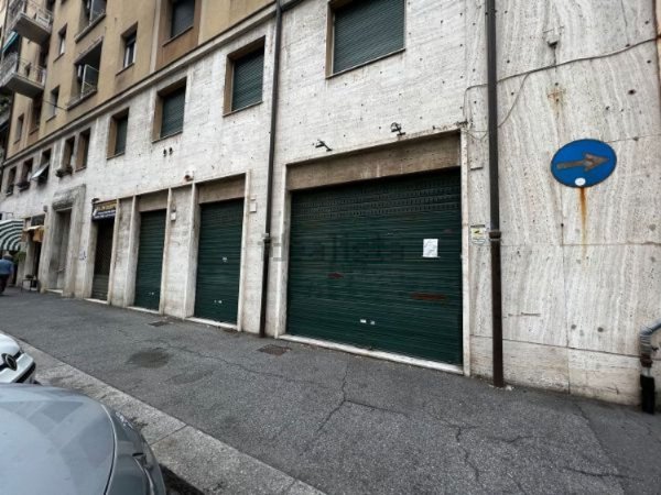 negozio in vendita a Genova in zona Foce