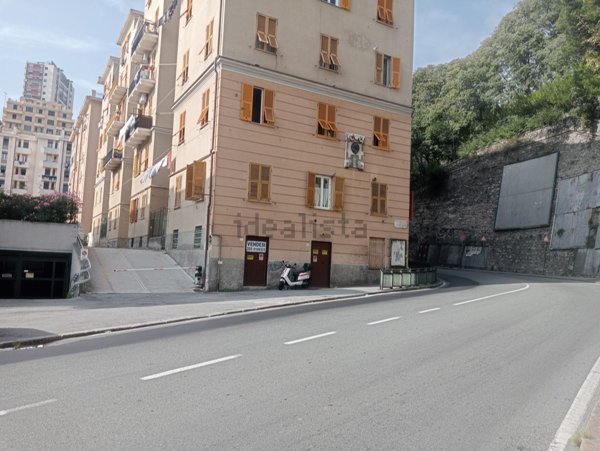 locale commerciale in vendita a Genova in zona DiNegro